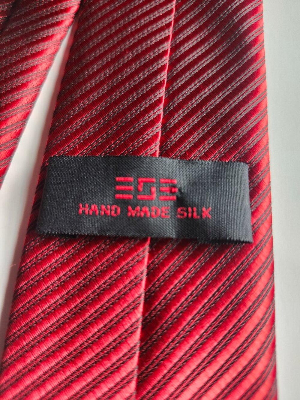 EGE Hand Made Silk Tie Red Ribbed Stipe Ombre Effect Shiny Necktie